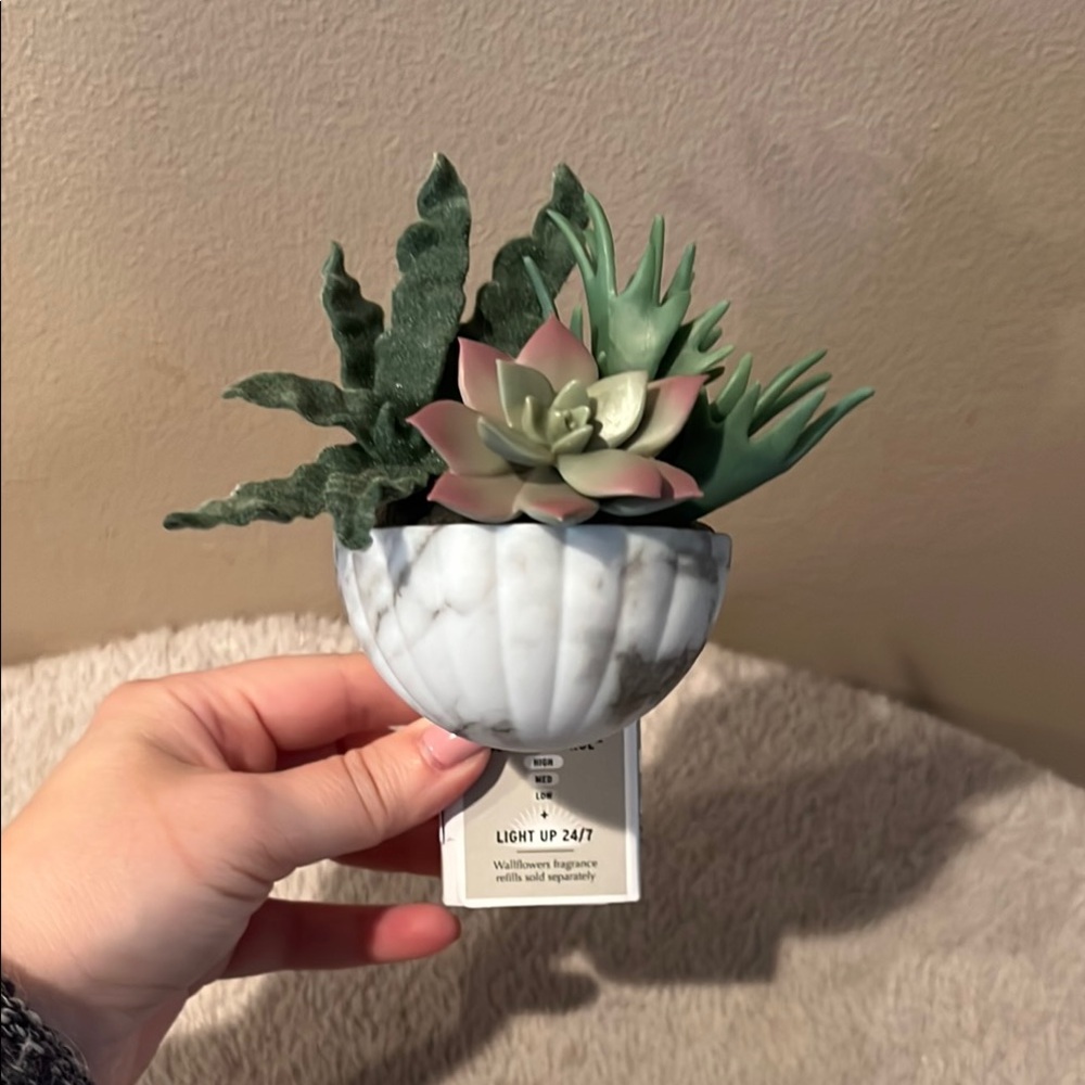 Bath and body works plant wall plug in brand new